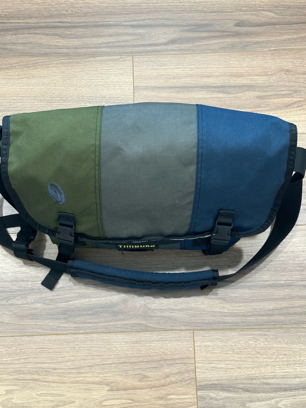 Timbuk2 Messenger Bag in Green/Gray/Blue Size Medium - Picture 2 of 11